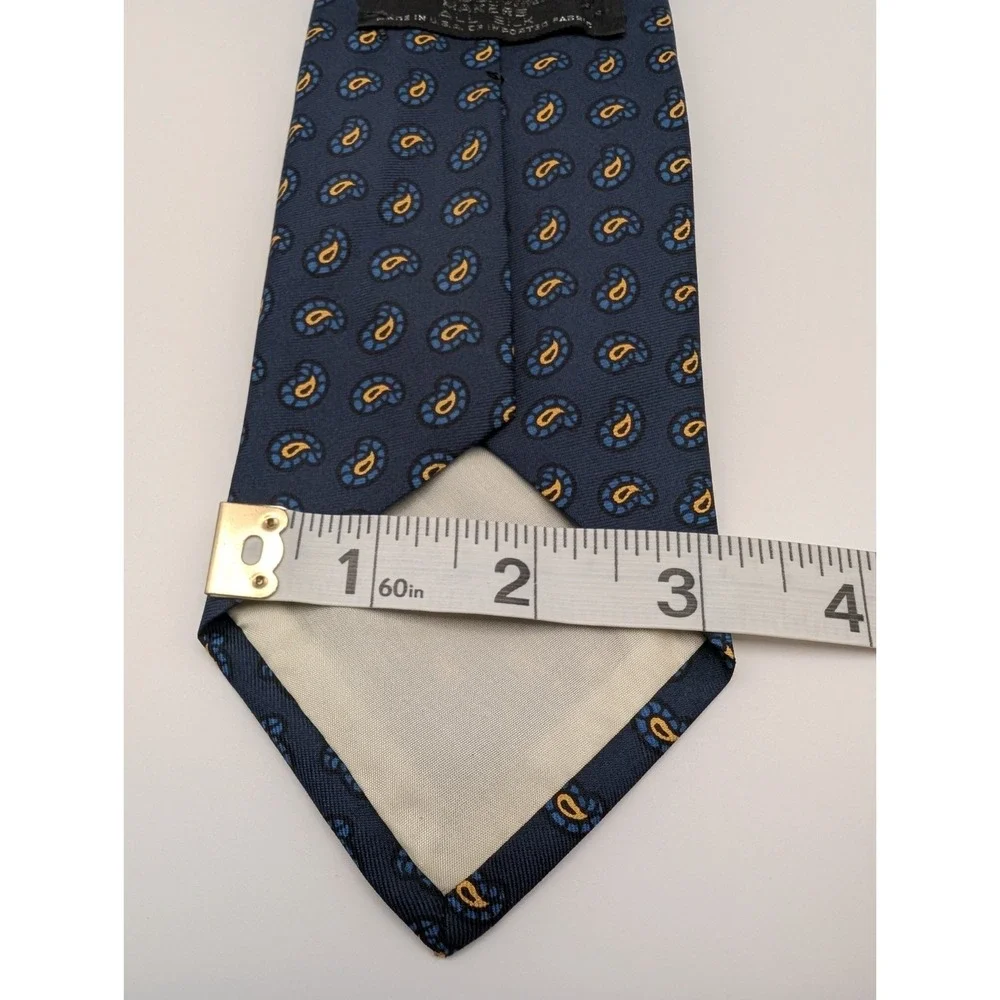 Brooks Brothers Makers Navy Tie Yellow Paisley All Silk Tie USA